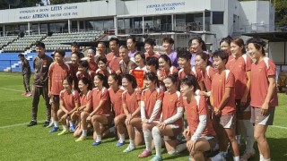 中国驻珀斯总领事前来探望女足；陈巧珠恢复合练