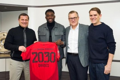 开云体育官网-拜仁与戴维斯续签肥约 皇马左后卫补强计划落空